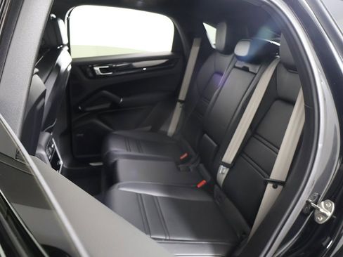 Used 2023 Porsche Cayenne Platinum Edition w/ Premium Package Plus image 32