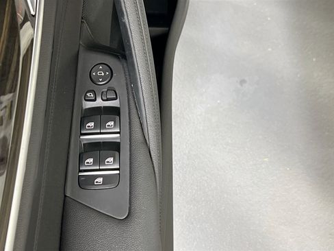 Used 2018 BMW 530i xDrive AWD/4WD image 18