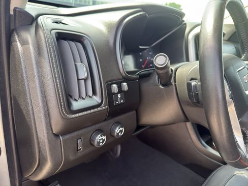 Used 2022 GMC Canyon Elevation w/ Elevation Premium Package AWD/4WD image 16