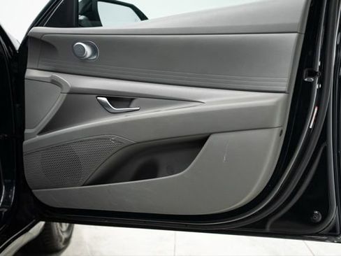 Used 2022 Hyundai Elantra SEL image 29