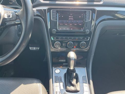 Used 2019 Volkswagen Passat 2.0T SE R-Line FWD image 7