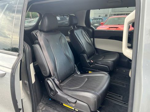 Used 2024 Kia Carnival SX FWD image 12