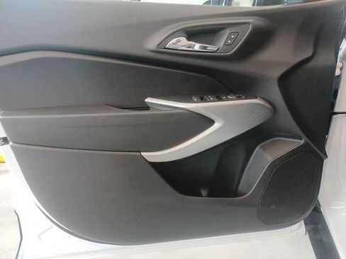 Used 2024 Chevrolet Trax RS FWD image 11