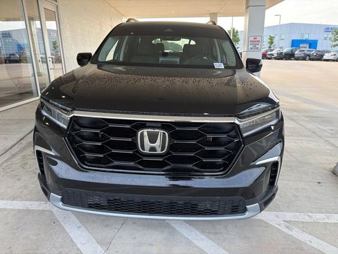 Used 2024 Honda Pilot Touring image 2