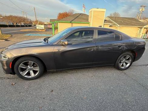 Used 2018 Dodge Charger SXT Plus w/ Navigation & Travel Group image 4