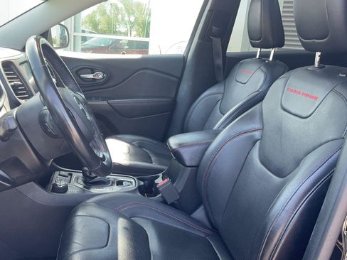 Used 2020 Jeep Cherokee Trailhawk AWD/4WD image 10