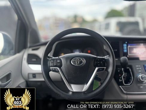 Used 2015 Toyota Sienna LE FWD image 12