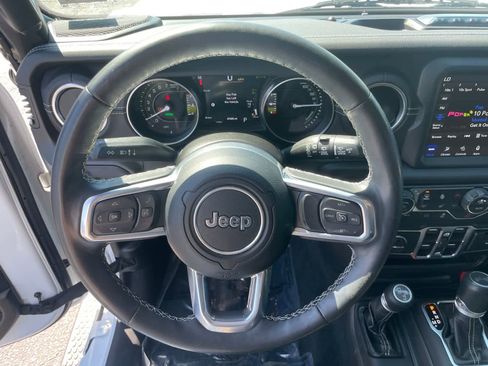 Used 2022 Jeep Wrangler Unlimited Sahara w/ Cold Weather Group AWD/4WD image 12