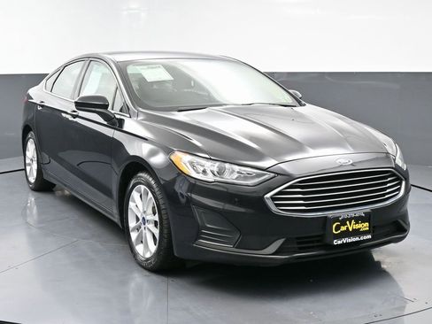 Used 2020 Ford Fusion SE image 3