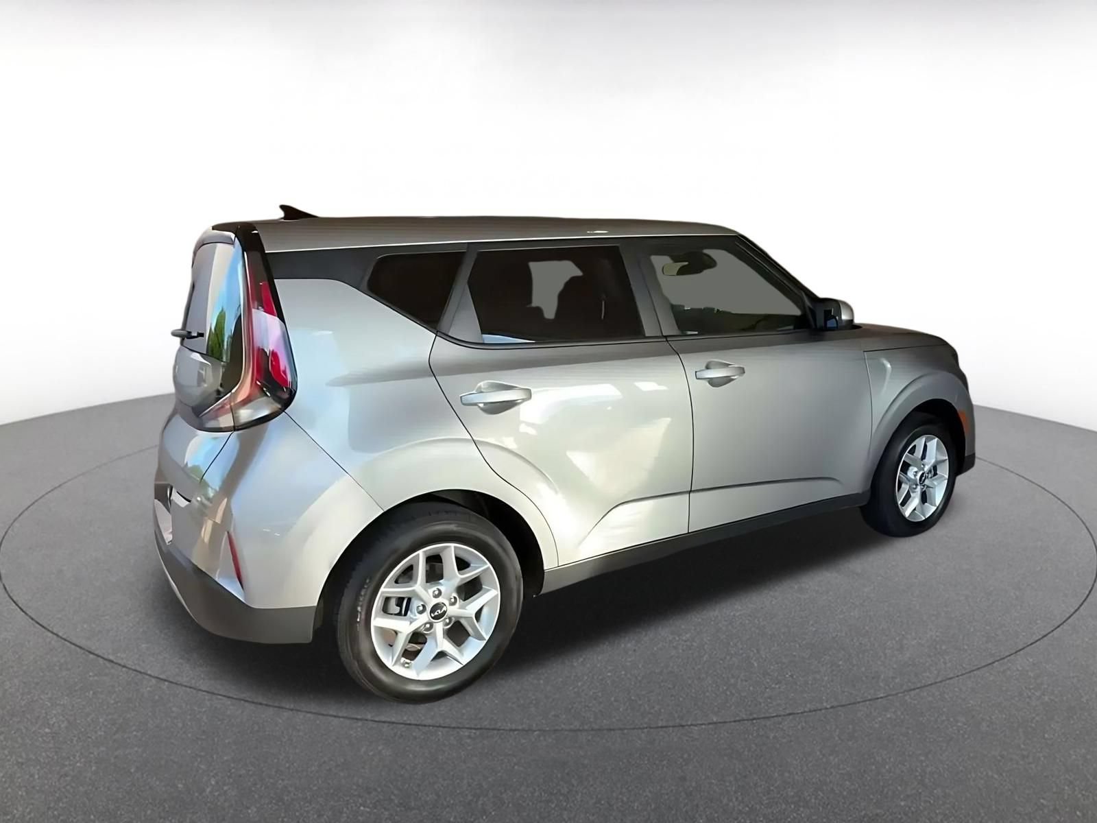 Used 2025 Kia Soul LX w/ LX Technology Package FWD image 14