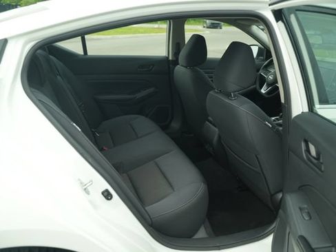 Used 2025 Nissan Altima 2.5 SV FWD image 21