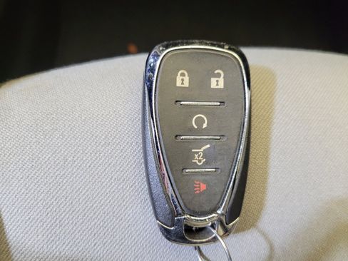 Used 2020 Chevrolet Equinox LT image 32