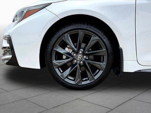 Used 2024 Toyota Corolla SE w/ SE Premium Package image 11