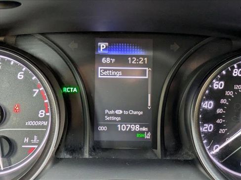 Used 2024 Toyota Camry SE image 11