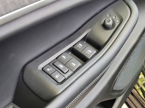 Used 2024 Jeep Grand Cherokee Limited w/ Black Appearance Package image 16