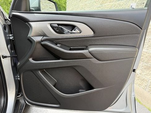 Used 2023 Chevrolet Traverse LT FWD image 27