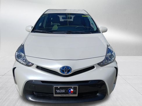 Used 2017 Toyota Prius V Four image 3