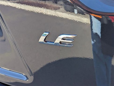 Used 2025 Toyota Corolla LE image 28