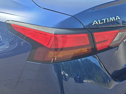 Used 2019 Nissan Altima 2.5 SR FWD image 32