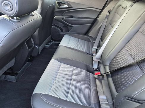 Used 2025 Chevrolet Trax LT w/ LT Convenience Package FWD image 27