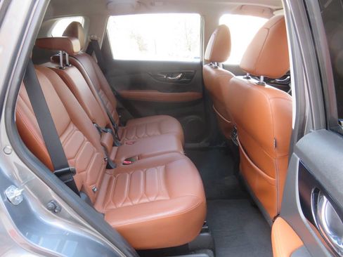 Used 2018 Nissan Rogue SL w/ Premium Package image 22