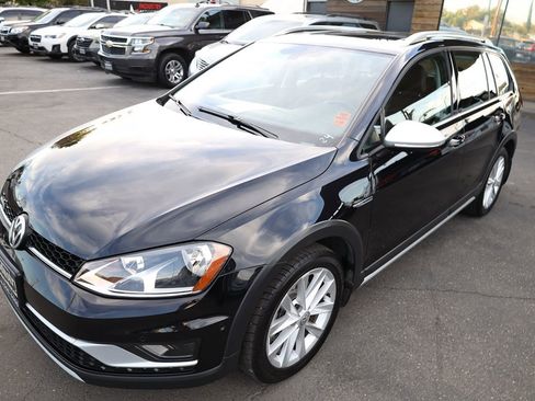 Used 2017 Volkswagen Golf S image 36