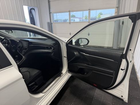 Used 2023 Toyota Camry SE FWD image 8