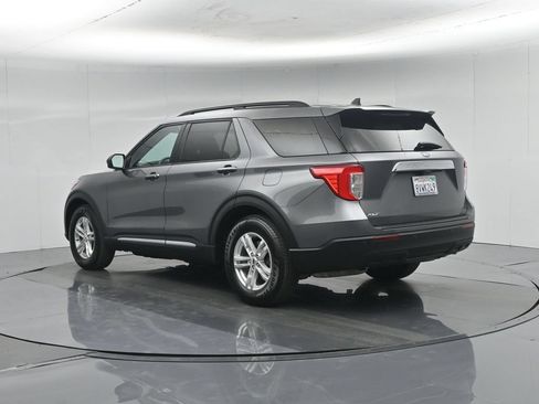Certified 2021 Ford Explorer XLT RWD image 7