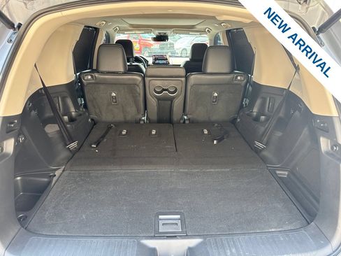 Used 2025 Honda Pilot Elite image 13