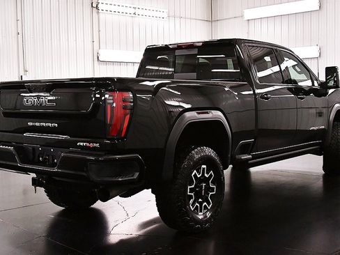 Used 2024 GMC Sierra 2500 AT4X image 7