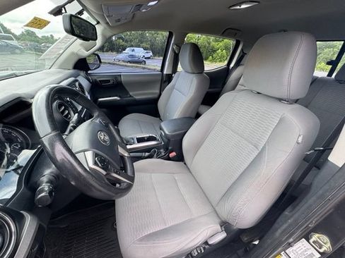 Used 2017 Toyota Tacoma SR5 w/ Tow Package AWD/4WD image 13