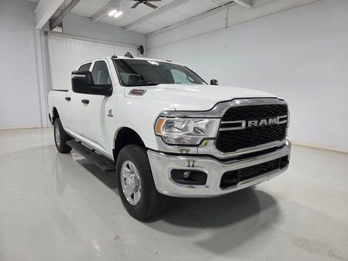 Used 2024 RAM 2500 Tradesman w/ Chrome Appearance Group AWD/4WD image 3