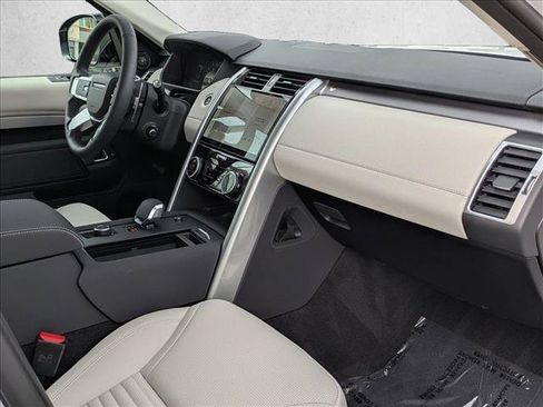 Certified 2025 Land Rover Discovery Dynamic SE AWD/4WD image 25