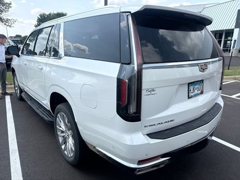 Used 2021 Cadillac Escalade ESV Premium Luxury w/ LPO, Illumination Package AWD/4WD image 2