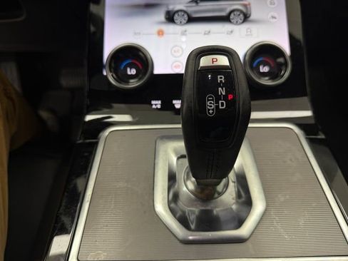 Used 2020 Land Rover Range Rover Evoque SE image 13