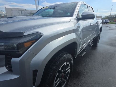 Used 2024 Toyota Tacoma TRD Sport w/ TRD Sport Upgrade Package image 6