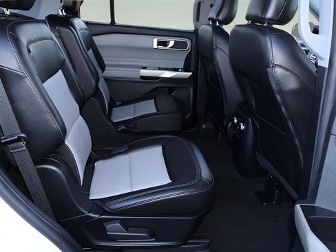 Used 2022 Ford Explorer XLT w/ Equipment Group 202A image 14