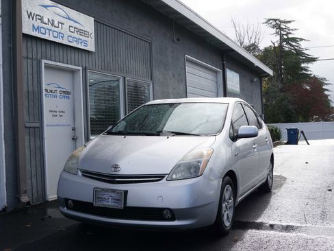 Used 2009 Toyota Prius Touring image 1