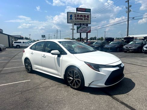 Used 2020 Toyota Corolla LE image 4