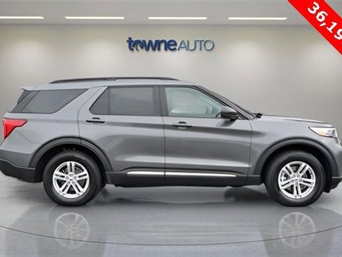 Used 2023 Ford Explorer XLT w/ Equipment Group 202A image 6