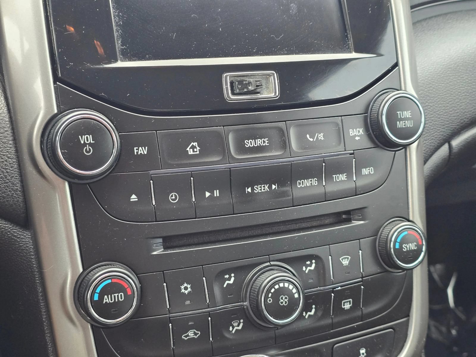 Used 2015 Chevrolet Malibu LT FWD image 28