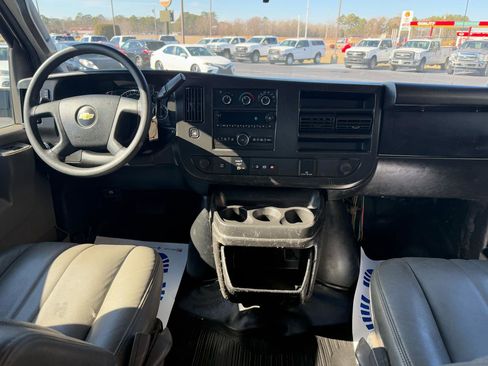 Used 2017 Chevrolet Express 2500 Extended image 15