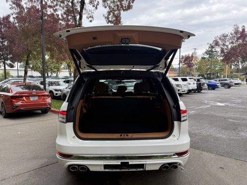 Used 2022 Lincoln Aviator Black Label w/ Dynamic Handling Package image 9