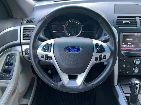 Used 2013 Ford Explorer XLT image 31