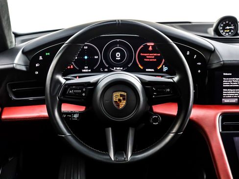 Used 2022 Porsche Taycan image 19