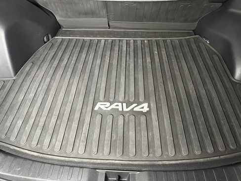 Used 2021 Toyota RAV4 XLE w/ XLE Grade Weather Package AWD/4WD image 21