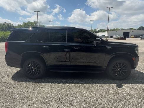 Used 2021 GMC Yukon AT4 w/ Rear Media and Nav Package AWD/4WD image 9