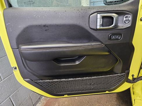 Used 2024 Jeep Wrangler Unlimited Sahara image 10