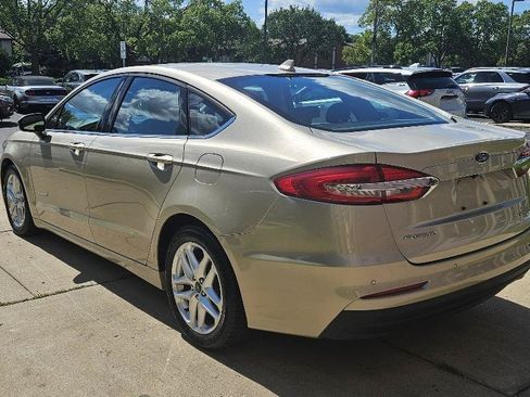 Used 2019 Ford Fusion SE FWD image 5