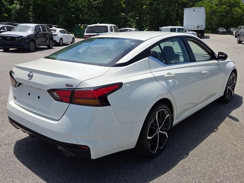 Used 2025 Nissan Altima 2.5 SR FWD image 12